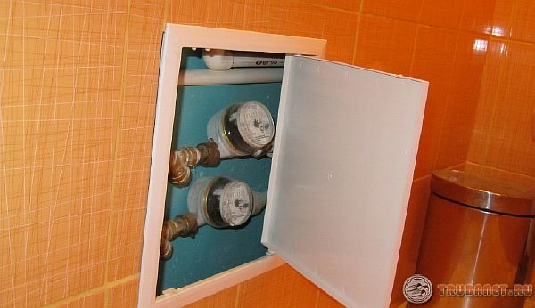 Фото: скрыть водопровод в ванной комнате