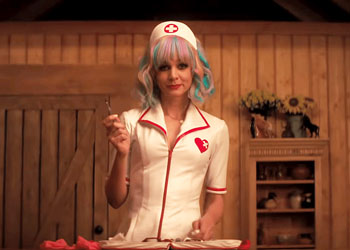 Медсестра Кэри Маллиган устроит мужчинам кровавое Рождество в триллере «Девушка, подающая надежды»