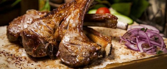 Баранья корейка на кости – 3 простых рецепта