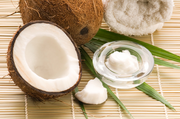Кокосовое масло: польза для волос и кожи
