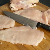 Котлеты из филе грудки с начинкой из пармезана &mdash; вкусный рецепт