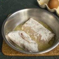Котлеты из филе грудки с начинкой из пармезана &mdash; вкусный рецепт