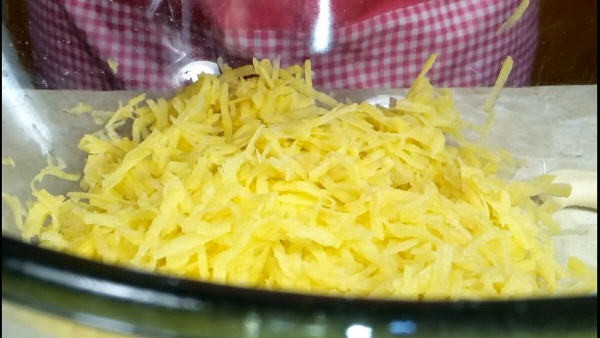 Пицца на картофельной основе на сковороде &mdash; вкусный рецепт