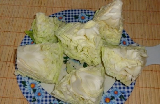 Хрустящая и аппетитная капуста кусочками в банке