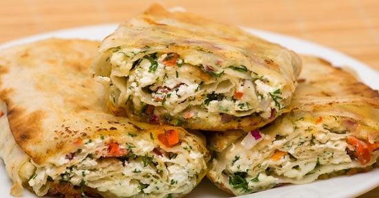 Как быстро приготовить вкусный овощной рулет из лаваша