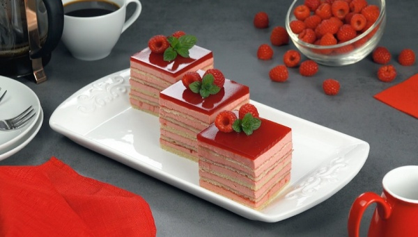 Десерт с нежным кремом и желе &laquo;Малиновая мечта&raquo; &mdash; вкусный рецепт