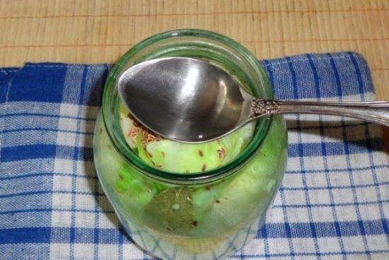 Хрустящая и аппетитная капуста кусочками в банке
