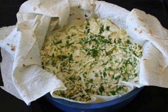 Как приготовить очень вкусный сырный пирог с зеленью в лаваше